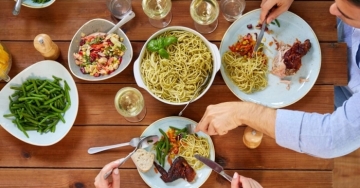 La dieta mediterranea è la scelta ideale se vuoi dimagrire mangiando con gusto e senza rinunce