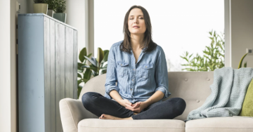 Meditazione mindfulness: può tornarci utile in periodo d’emergenza? L’esperta Simona Vignali risponde