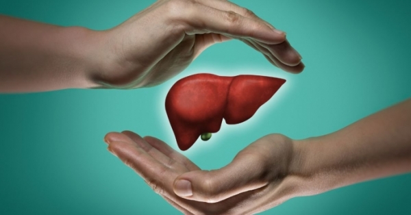 Questi 7 peggiori cibi nemici del fegato sono da evitare nella dieta per fegato sano e anti steatosi