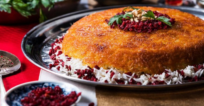 La migliore ricetta di Tahchin, dolce iraniano con arancia, miele e zafferano